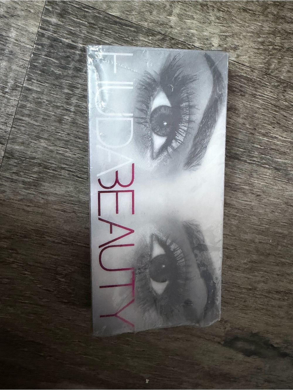 HUDA BEAUTY Lashes Palette with Pink Logo Accent